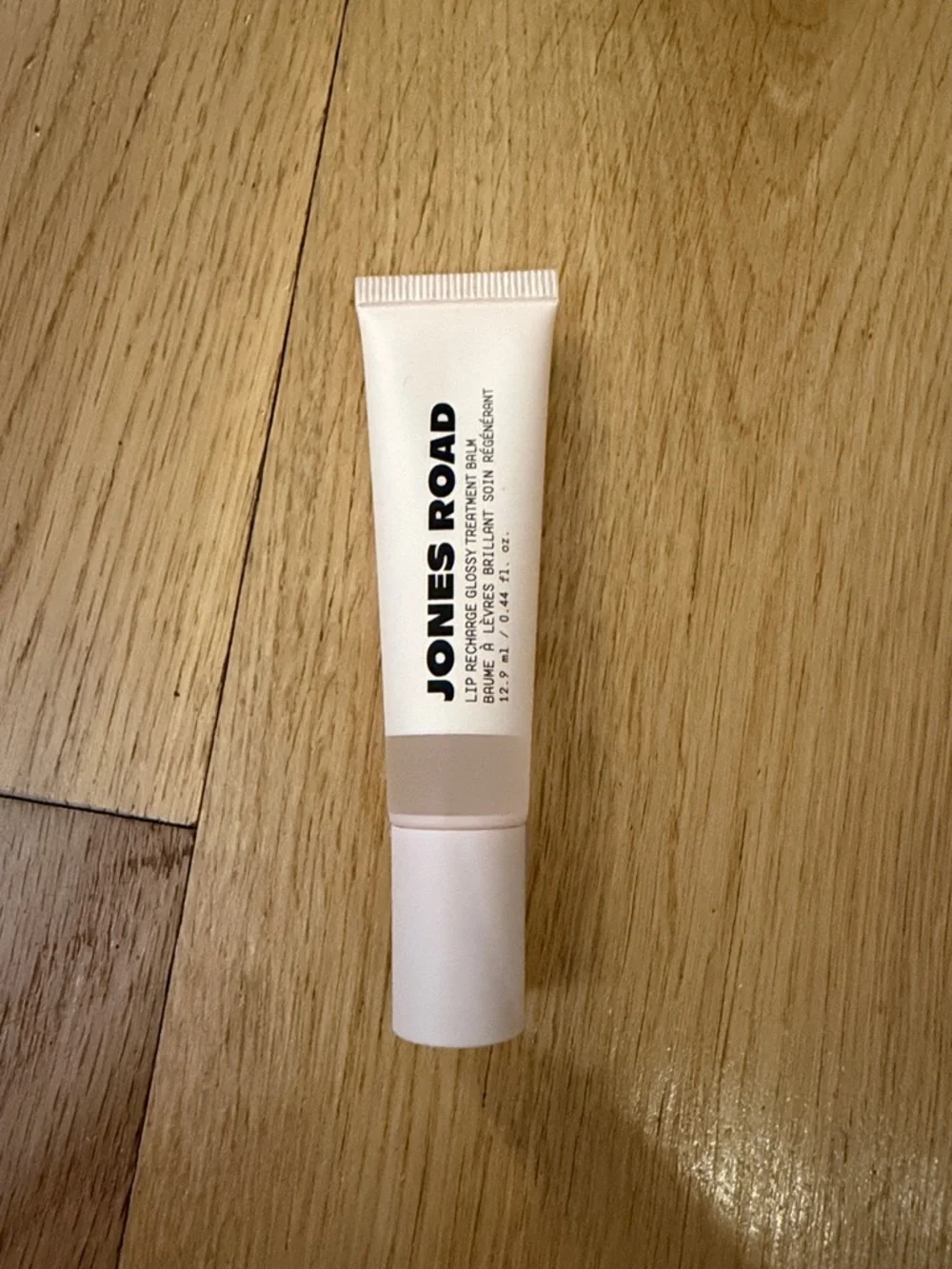 NEW Jones Road Lip Recharge Glossy Treatment Balm - On the Rocks Gelé